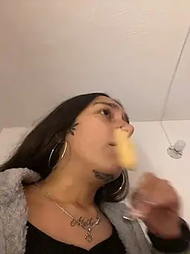 DulceLatinaxo online show from 4, 7, 2026