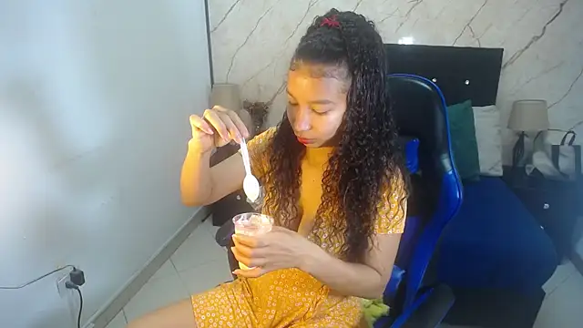 hasley cute online show from 25, 4, 2026