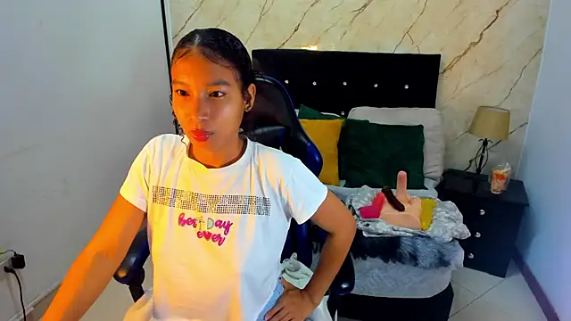 hasley cute online show from 20, 5, 2026