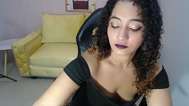 Snapshot of Brittany_ch chatting on 4, 5, 2026 Brittany ch online show from 4, 5, 2026