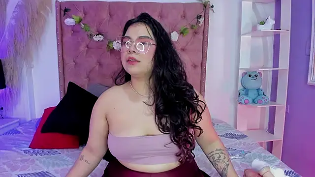 Snapshot of ROSELEI_ chatting on 3, 5, 2026 ROSELEI online show from 3, 5, 2026