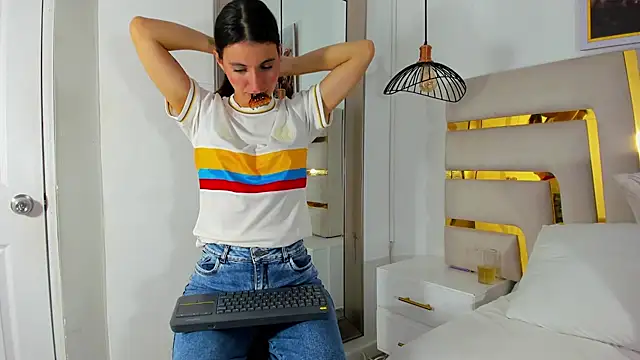 Emy-Ferrer online show from 18, 6, 2026