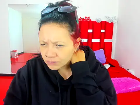 scarlett red 1 online show from 26, 5, 2026