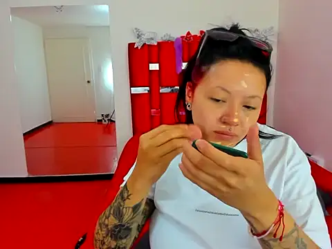 scarlett red 1 online show from 20, 5, 2026