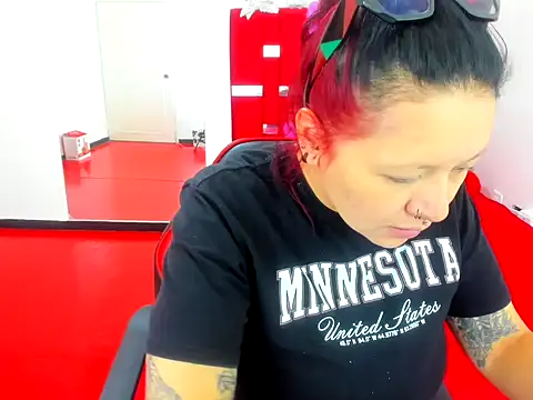 scarlett red 1 online show from 25, 5, 2026