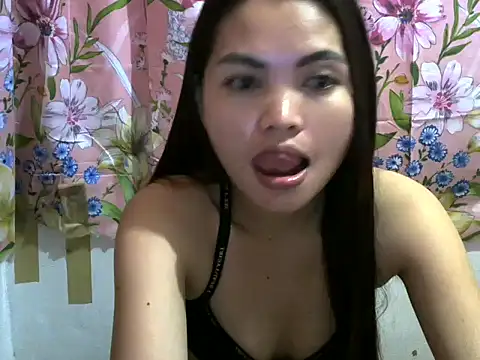 petitegirl123 online show from 8, 4, 2026