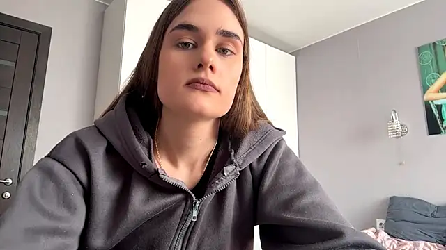 SharellFraleigh online show from 10, 4, 2026