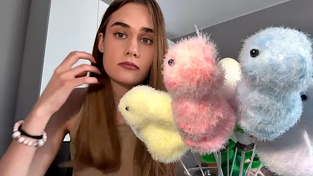 SharellFraleigh online show from 15, 4, 2026