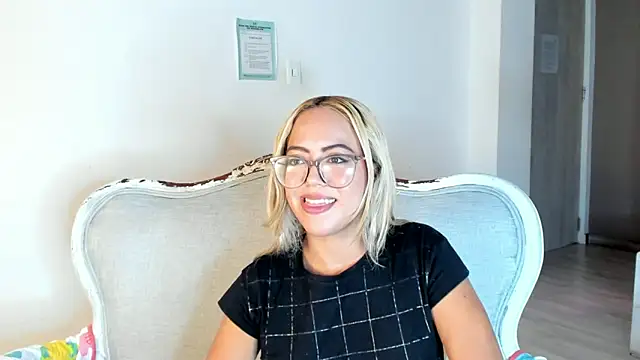 Snapshot of CristyBloom chatting on 17, 6, 2026 CristyBloom online show from 17, 6, 2026