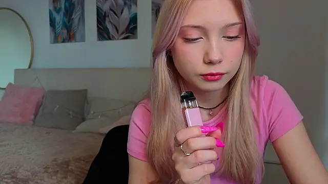 Snapshot of vielleee chatting on 18, 4, 2026 vielleee online show from 18, 4, 2026