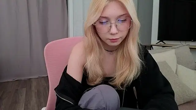 Snapshot of vielleee chatting on 9, 5, 2026 vielleee online show from 9, 5, 2026