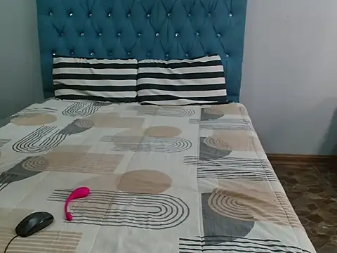 YourWifeyLily online show from 13, 4, 2026