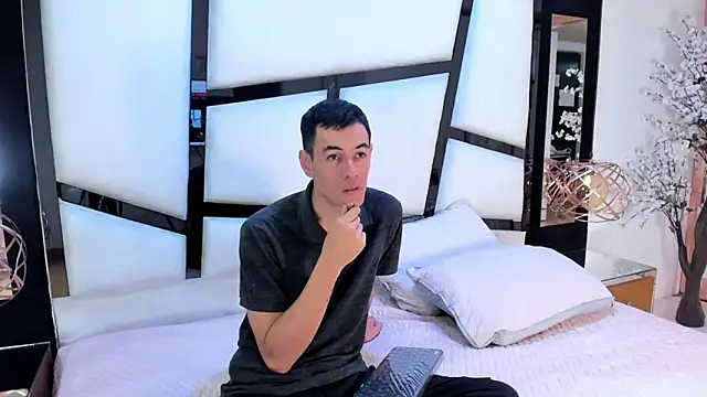 Snapshot of Lucie_Mark chatting on 10, 4, 2026 Lucie Mark online show from 10, 4, 2026