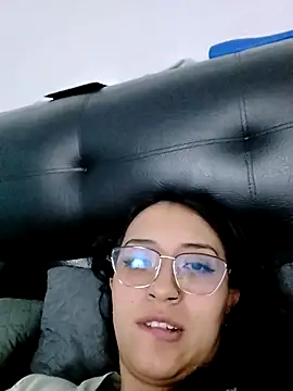 Snapshot of max_and_lilu2 chatting on 3, 5, 2026 max and lilu2 online show from 3, 5, 2026