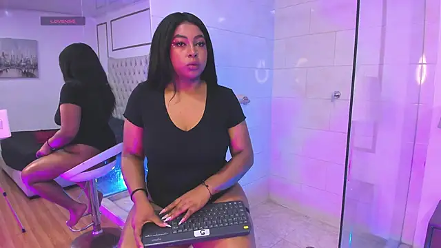 Snapshot of NatashaLuxy chatting on 7, 5, 2026 NatashaLuxy online show from 7, 5, 2026