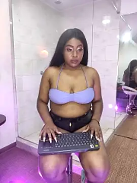 Snapshot of NatashaLuxy chatting on 6, 5, 2026 NatashaLuxy online show from 6, 5, 2026