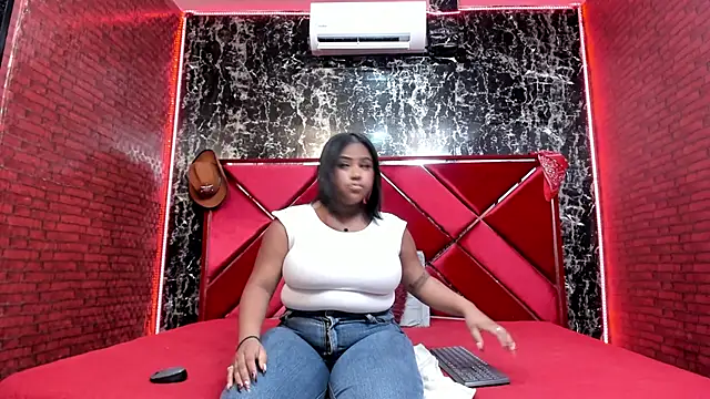 Snapshot of Luu_Adams chatting on 10, 5, 2026 Luu Adams online show from 10, 5, 2026