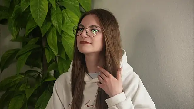 Snapshot of ToyaEssex chatting on 9, 4, 2026 ToyaEssex online show from 9, 4, 2026