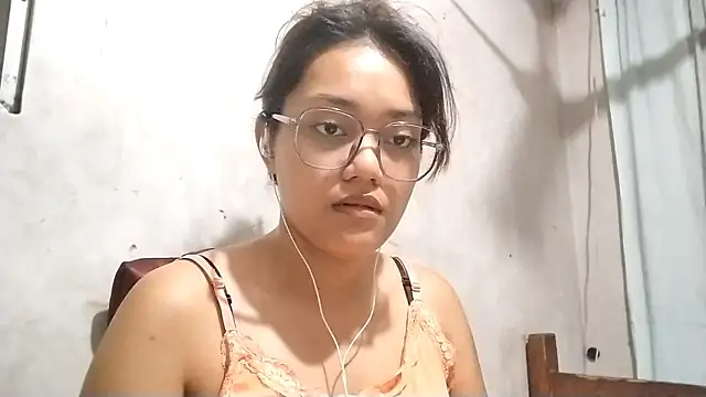 Snapshot of OliviaCarchi chatting on 4, 5, 2026 OliviaCarchi online show from 4, 5, 2026
