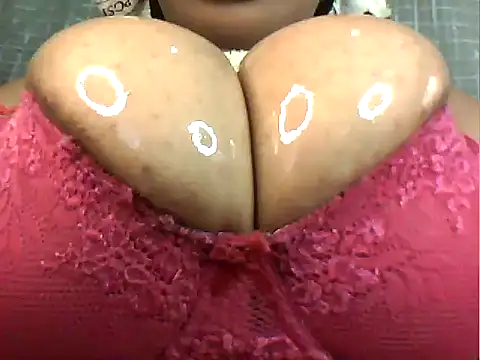 Snapshot of megaboobsqueen chatting on 5, 7, 2026 megaboobsqueen online show from 5, 7, 2026