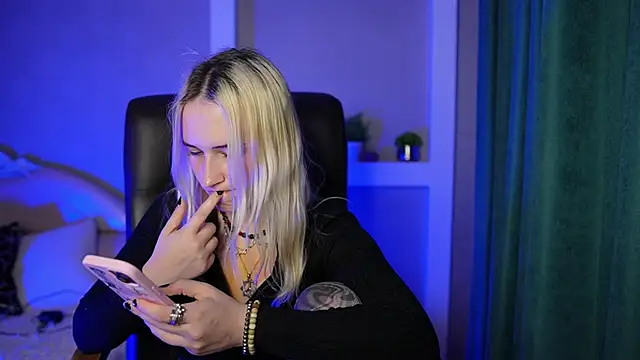 LilElfies online show from 18, 4, 2026