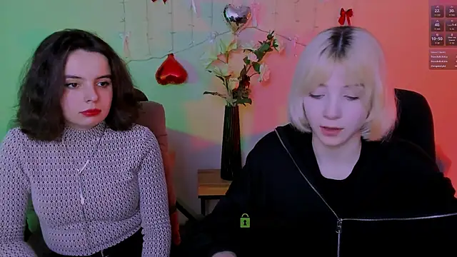 mia mooon  online show from 15, 4, 2026