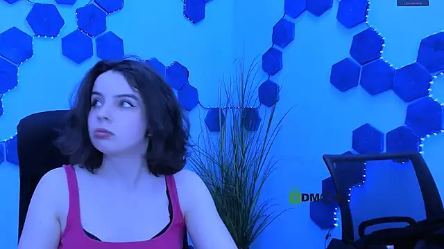 mia mooon  online show from 4, 5, 2026
