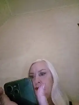 Snapshot of Julia20X chatting on 4, 6, 2026 Julia20X online show from 4, 6, 2026