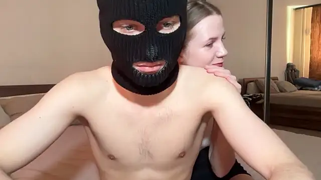 HotBabyCouple  online show from 17, 4, 2026