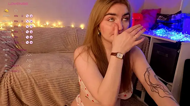 Snapshot of sweetandcuteee chatting on 10, 4, 2026 sweetandcuteee online show from 10, 4, 2026