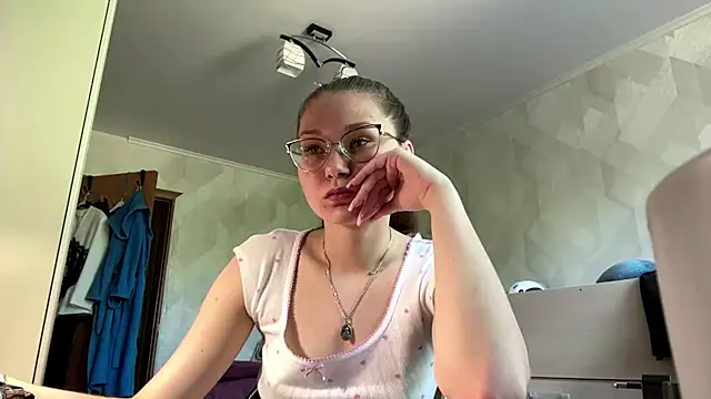 Snapshot of UncaringArtery chatting on 10, 6, 2026 UncaringArtery online show from 10, 6, 2026