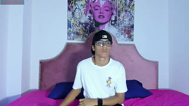 LiamKron online show from 10, 4, 2026