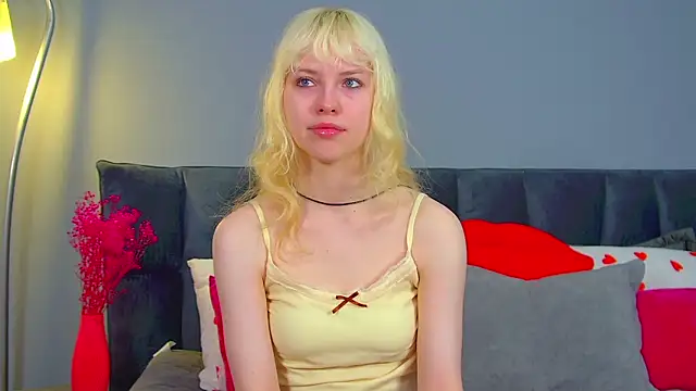 Snapshot of HannahHollis chatting on 18, 6, 2026 HannahHollis online show from 18, 6, 2026