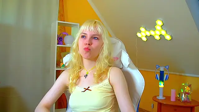 Snapshot of HannahHollis chatting on 25, 6, 2026 HannahHollis online show from 25, 6, 2026