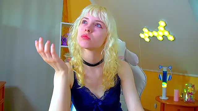 Snapshot of HannahHollis chatting on 24, 6, 2026 HannahHollis online show from 24, 6, 2026