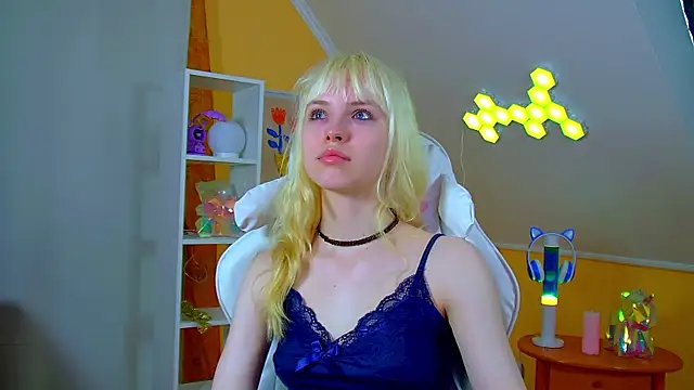 Snapshot of HannahHollis chatting on 1, 7, 2026 HannahHollis online show from 1, 7, 2026