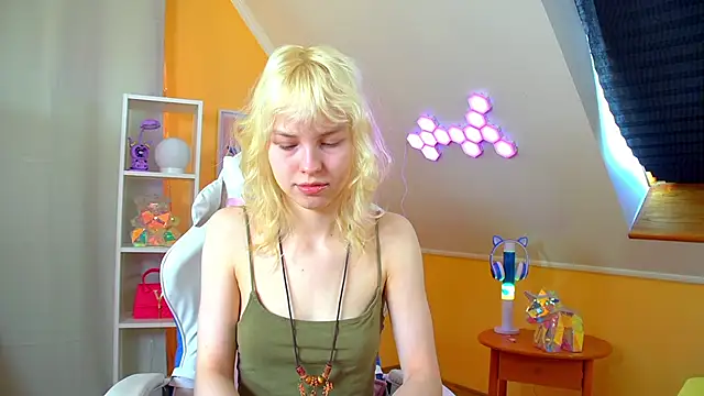 HannahHollis online show from 24, 4, 2026