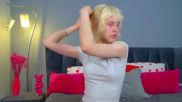 HannahHollis online show from 29, 4, 2026