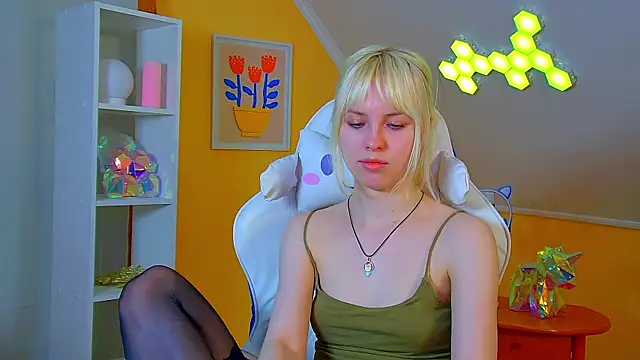 Snapshot of HannahHollis chatting on 16, 7, 2026 HannahHollis online show from 16, 7, 2026