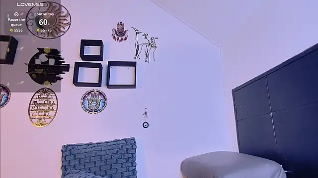 LunaBaxter  online show from 9, 6, 2026