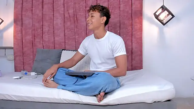 Lucas Tease online show from 11, 4, 2026