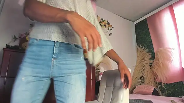 Lexyy lux online show from 15, 4, 2026