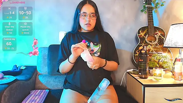 Snapshot of ambar__devon chatting on 24, 4, 2026 ambar devon online show from 24, 4, 2026