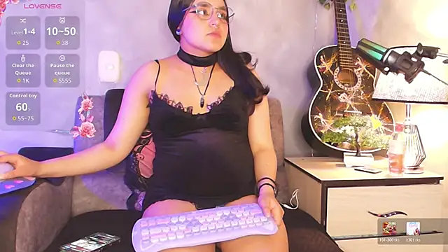 Snapshot of ambar__devon chatting on 11, 4, 2026 ambar devon online show from 11, 4, 2026