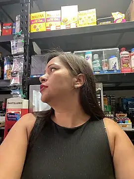Snapshot of MIA_ROSSEEE chatting on 5, 6, 2026 MIA ROSSEEE online show from 5, 6, 2026