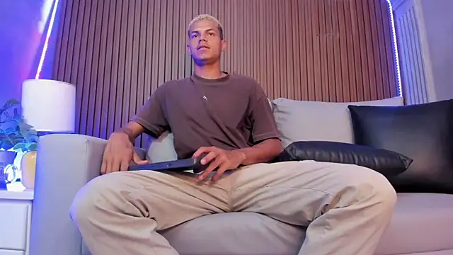 Snapshot of Omen20_ chatting on 9, 4, 2026 Omen20 online show from 9, 4, 2026