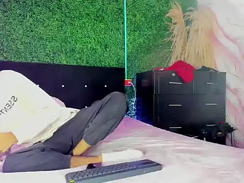 rafael velvet online show from 12, 4, 2026