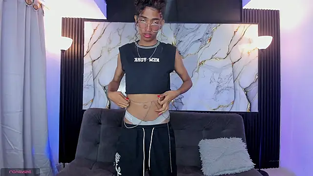 triiangel latinboy online show from 30, 4, 2026
