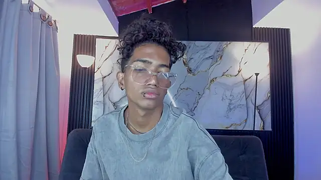triiangel latinboy online show from 17, 5, 2026
