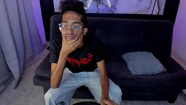 triiangel latinboy online show from 27, 5, 2026